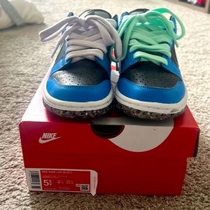 Nike kids dunk low 5.5